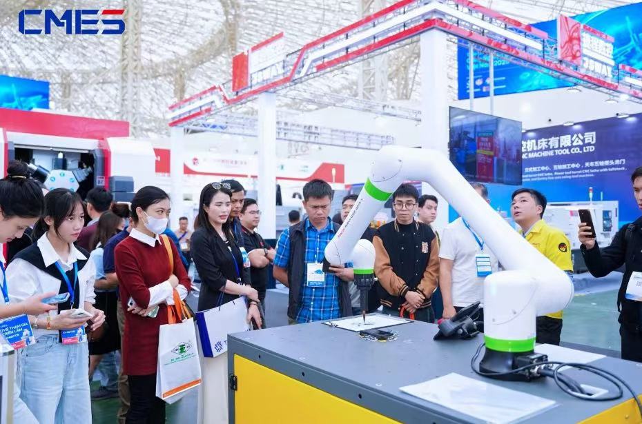 �𺳶����ǣ�Խ�Ϲ��ʻ���չʢ��Ļ������ģ����ȫ�������豸չ�֣�ʵ���캽��-����չ