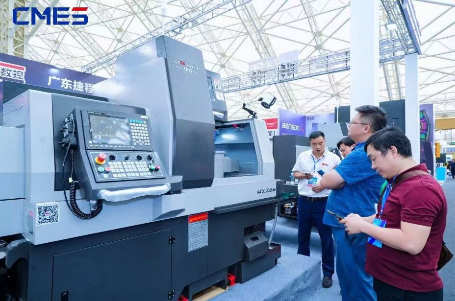 �𺳶����ǣ�Խ�Ϲ��ʻ���չʢ��Ļ������ģ����ȫ�������豸չ�֣�ʵ���캽��-����չ