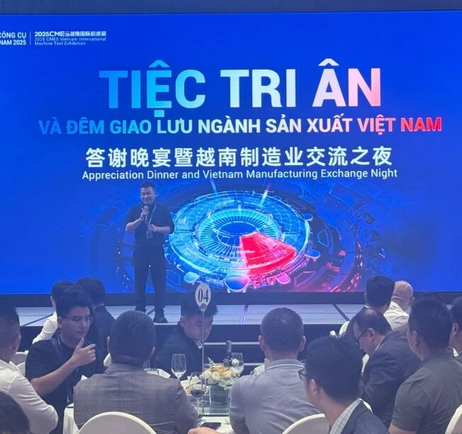 �𺳶����ǣ�Խ�Ϲ��ʻ���չʢ��Ļ������ģ����ȫ�������豸չ�֣�ʵ���캽��-����չ