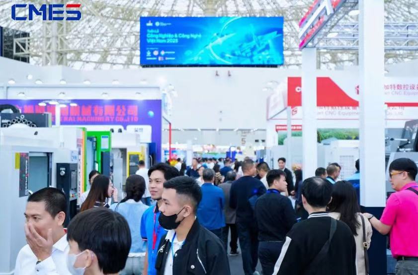 �𺳶����ǣ�Խ�Ϲ��ʻ���չʢ��Ļ������ģ����ȫ�������豸չ�֣�ʵ���캽��-����չ