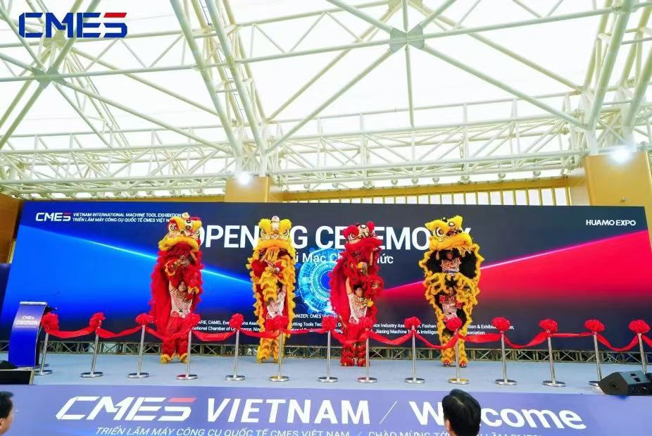 �𺳶����ǣ�Խ�Ϲ��ʻ���չʢ��Ļ������ģ����ȫ�������豸չ�֣�ʵ���캽��-����չ