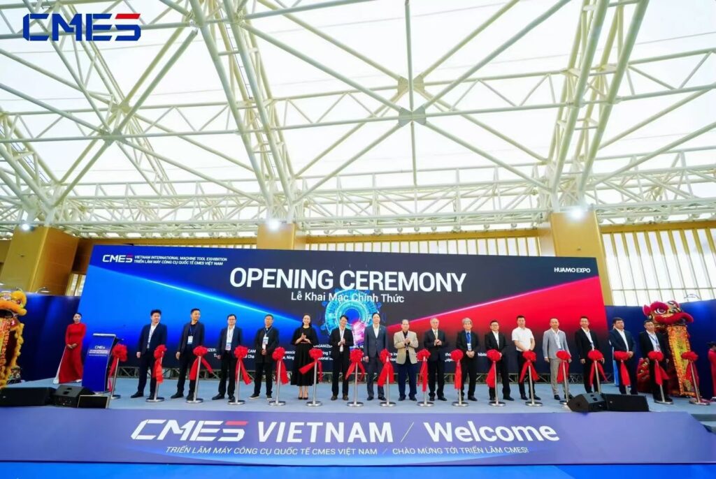 �𺳶����ǣ�Խ�Ϲ��ʻ���չʢ��Ļ������ģ����ȫ�������豸չ�֣�ʵ���캽��-����չ